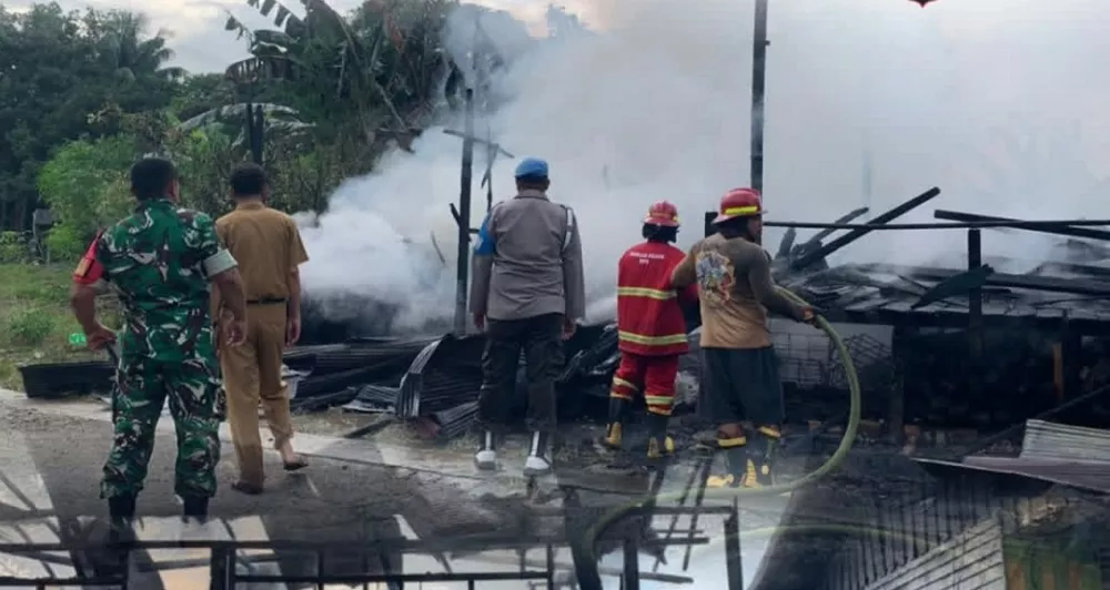 Dikira Asap Pembakaran Sampah, Ternyata Satu Bangunan Ludes Dilalap si Jago Merah  