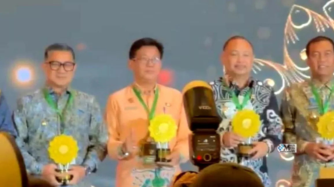 Pemkab Mura Raih Penghargaan UHC Kategori Utama