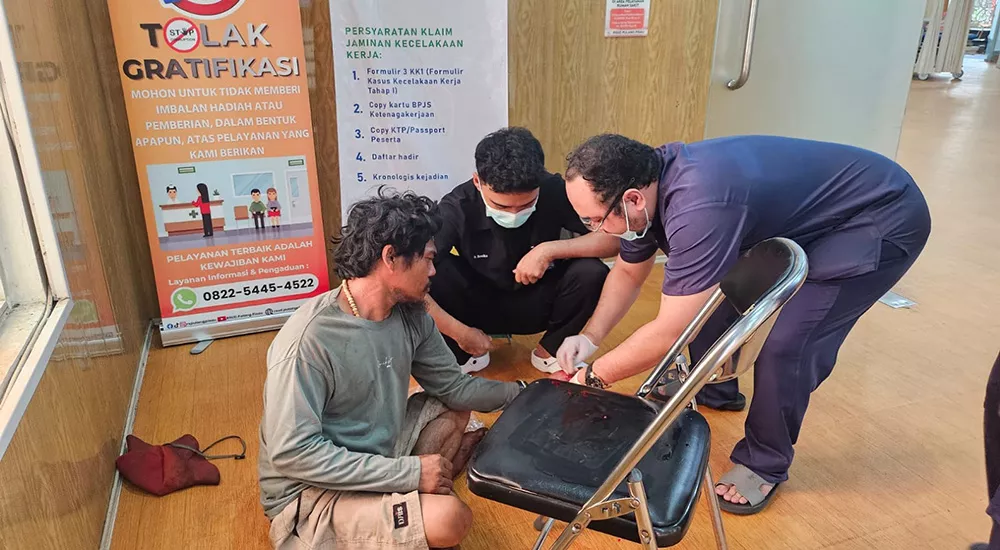 Jari Membusuk Setahun, “ Keajaiban “ Datang di Jalan Trans Kalimantan