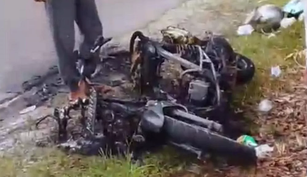 Api Memercik Membakat Motor yang Sedang Melaju di Sampit, Begini Nasib Pengendaranya