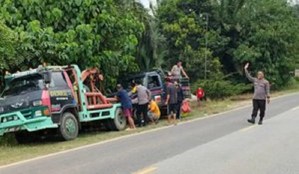 Gara-gara Terot Patah, Daihatsu Sigra dan Daihatsu Taft Kecelakaan di Parindu