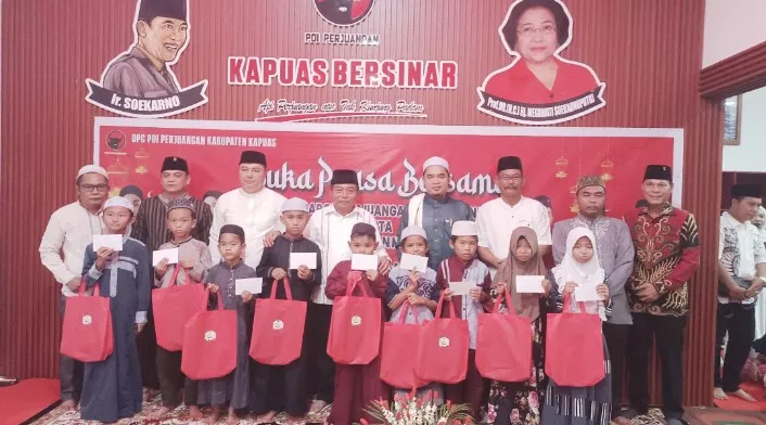 Keluarga Besar DPC PDI Perjuangan Kapuas Gelar Buka Puasa Bersama, Pererat Silaturahmi dengan Masyarakat