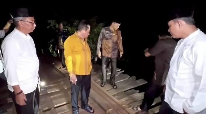 Bupati Wiyatno Tinjau Jembatan Penghubung Desa Bumi Rahayu–Basuta Raya