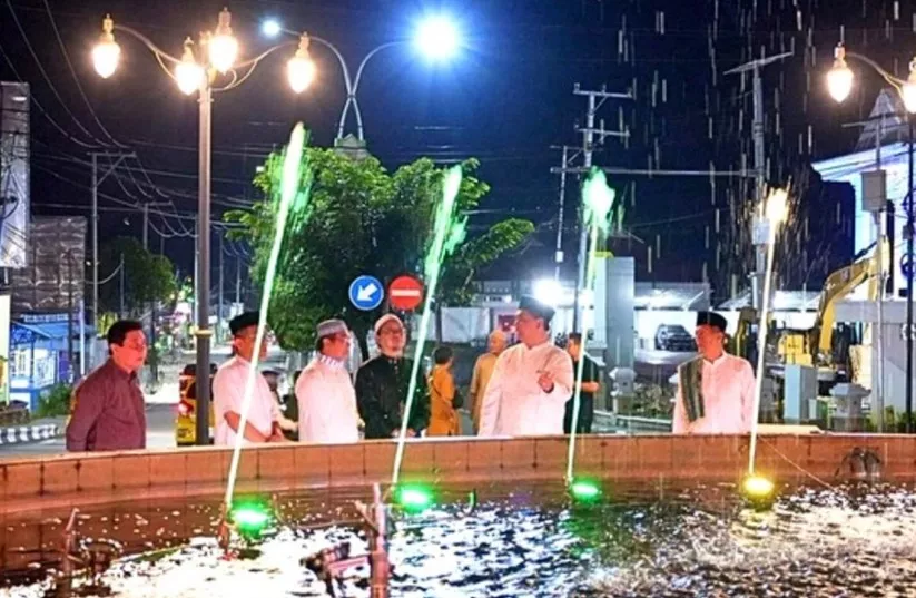  Bupati Barito Utara Tinjau Penataan Lampu Kota Muara Teweh