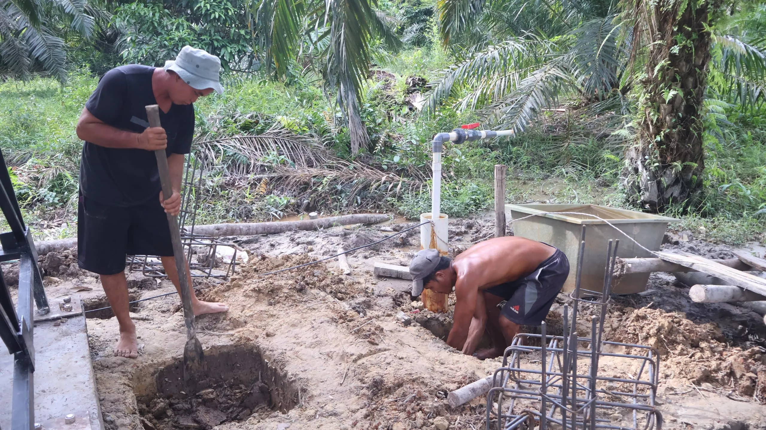 Atasi Kelangkaan Air Bersih Di Pesisir, Satgas  TMMD KE-129 Kodim0313/KPR Geber Program TMAB Di Pangkalan Terap