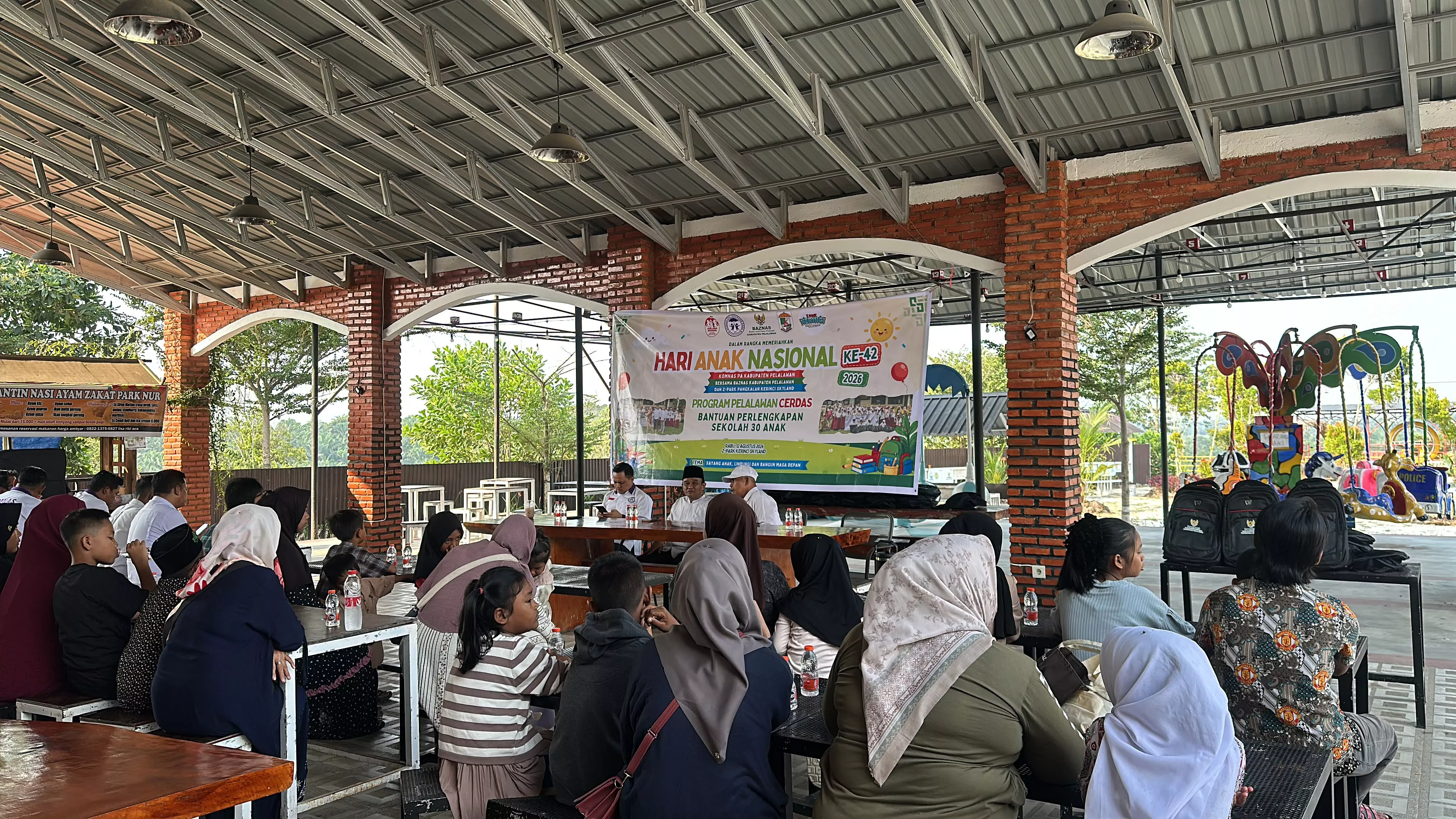 30 Anak Yatim dan Dhuafa Tersenyum Lebar, Dapat Perlengkapan Sekolah hingga Wahana Gratis di Z-Park