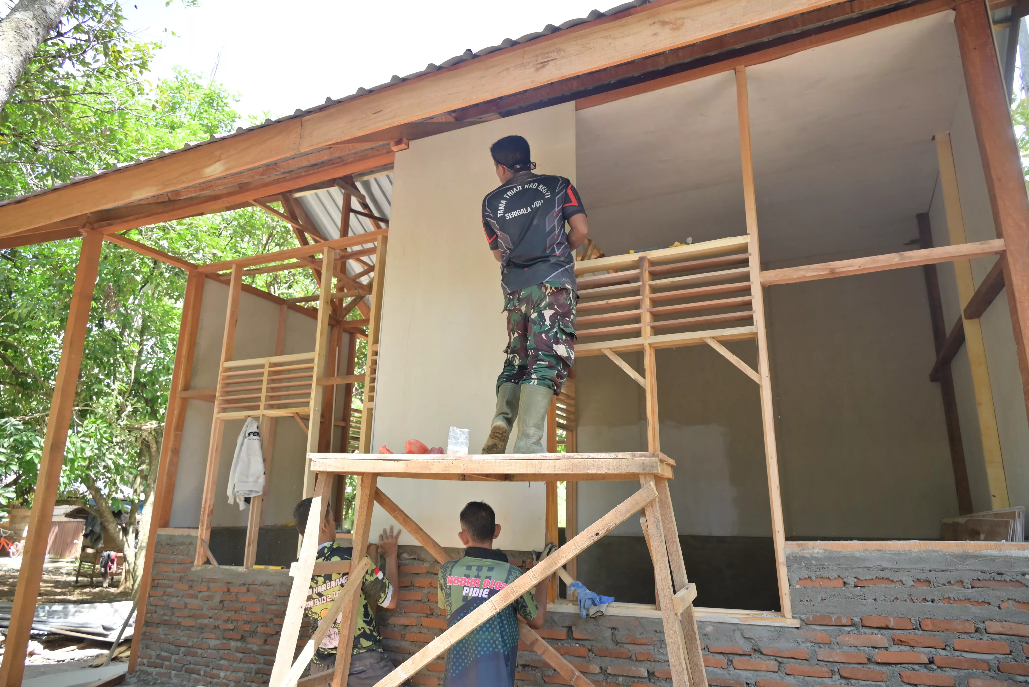 Rumah Impian Rabumah Amin Mulai Terwujud, Rehab RTLH TMMD ke-129 Kodim 0102/Pidie Tembus 51 Persen