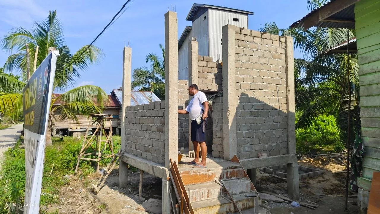 Tingkatkan Sanitasi Rumah Ibadah, Pembangunan MCK Mushalla Al-Hijrah Pangkalan Terap Capai 58 Persen