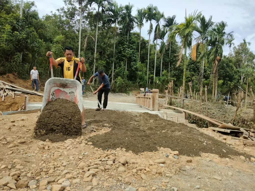 Satgas TMMD ke-129 Kebutan Oprit Jembatan di Lhok Panah