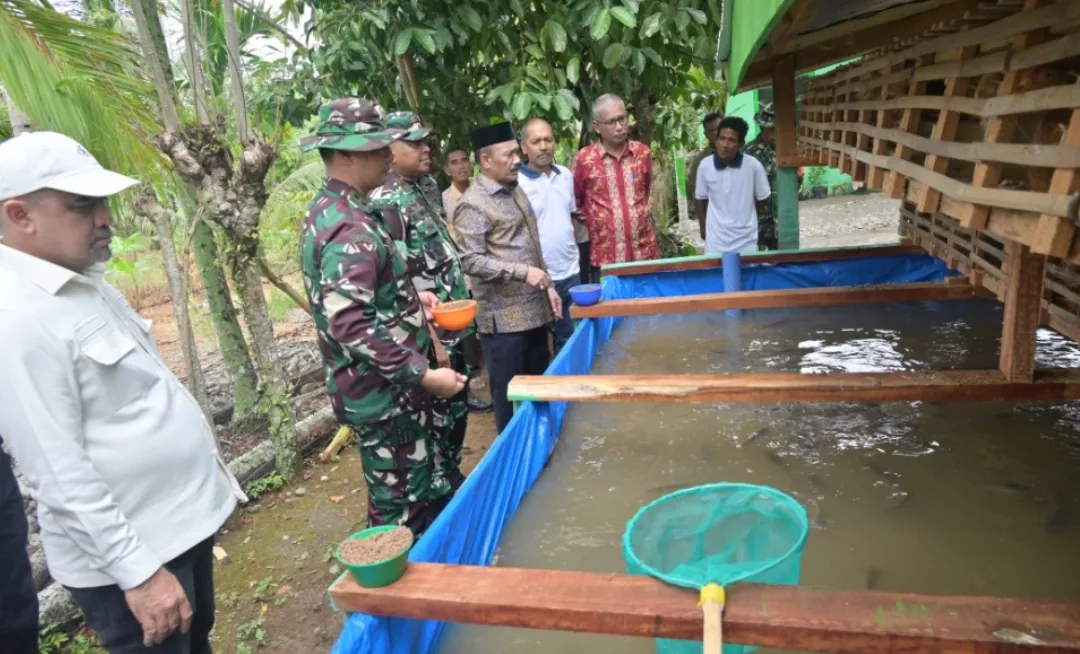 Danrem 011/Lilawangsa Tinjau Sasaran Tambahan TMMD ke-129, Kolam Lele dan Kandang Ayam Petelur