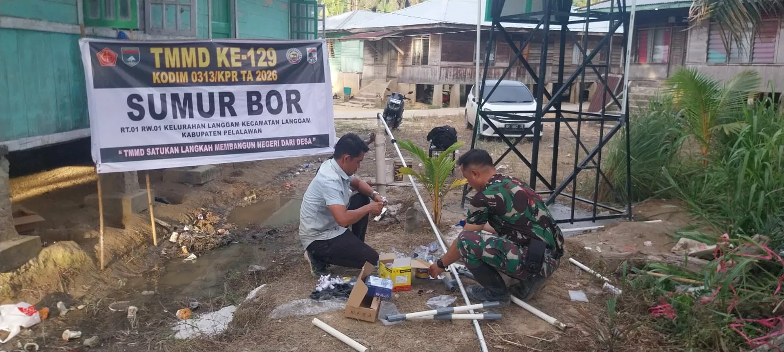 Siap Manfaatkan Air Bersih, Pembangunan Sumur Bor TMMD ke-129 Kodim 0313/KPR di Musholla Alfaizin Rampung 100 Persen.