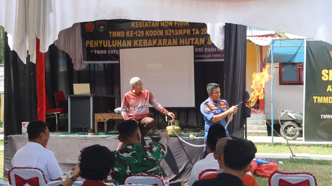 Cegah Kebakaran Sejak Dini, Satgas TMMD Ke-129 Kodim 0313/KPR Gelar Penyuluhan di Pangkalan Terap
