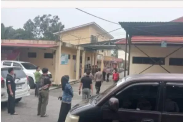 Puluhan SAD Datangi Polres Merangin, Bawa Sajam dan Senpi Rakitan Usai Dua Pekerja PETI Diamankan
