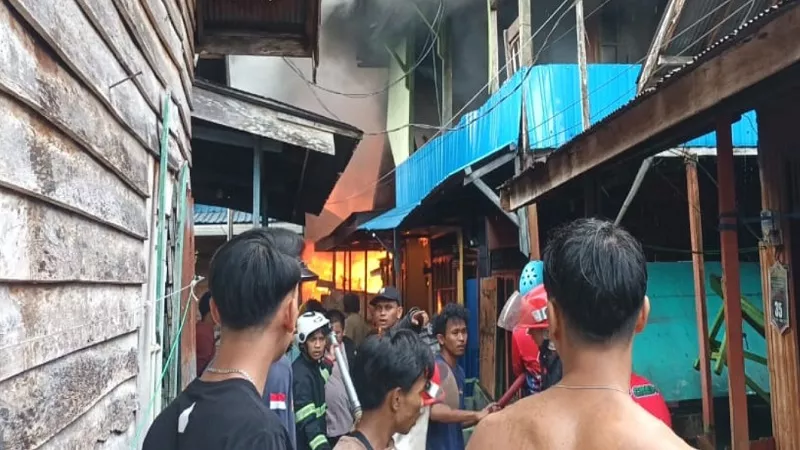 Puluhan Rumah Ludes Terbakar di Gang Sari 45 Palangka Raya