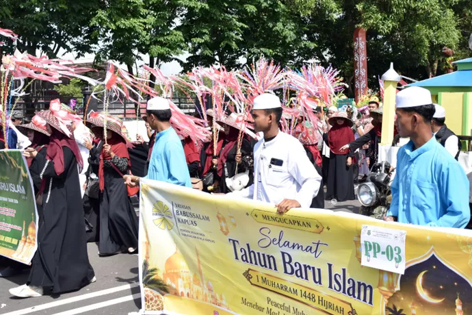 119 Grup Pawai Tahun Baru Islam 1448 H di Kapuas Dilepas, Bupati Wiyatno: Menebar Maslahat, Menguatkan Umat