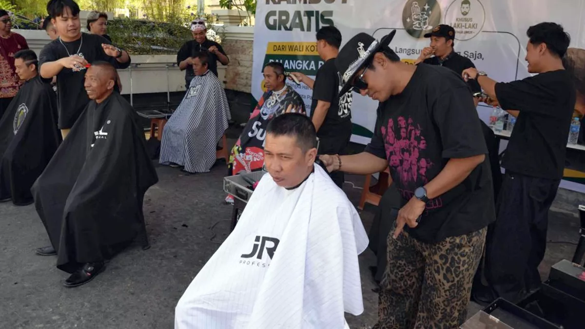 Peringatan Harjad Kota Palangka Raya, Komunitas Barber Gelar Cukur Rambut Gratis untuk Warga