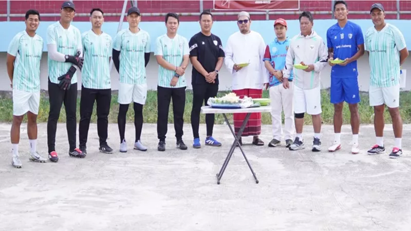 Isenmulang Kalteng FC Gelar Latihan Perdana, Diawali Doa Bersama di Stadion Tuah Pahoe