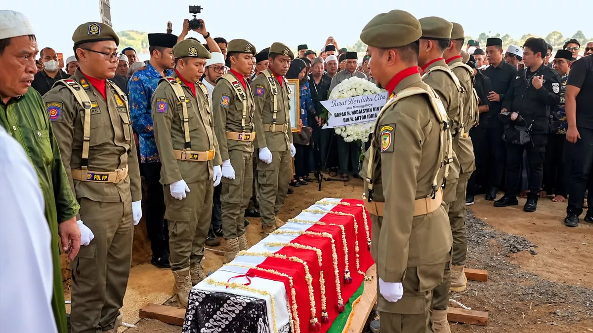 Suasana Haru Iringi Pemakaman Mantan Bupati Barito Utara H. Nadalsyah