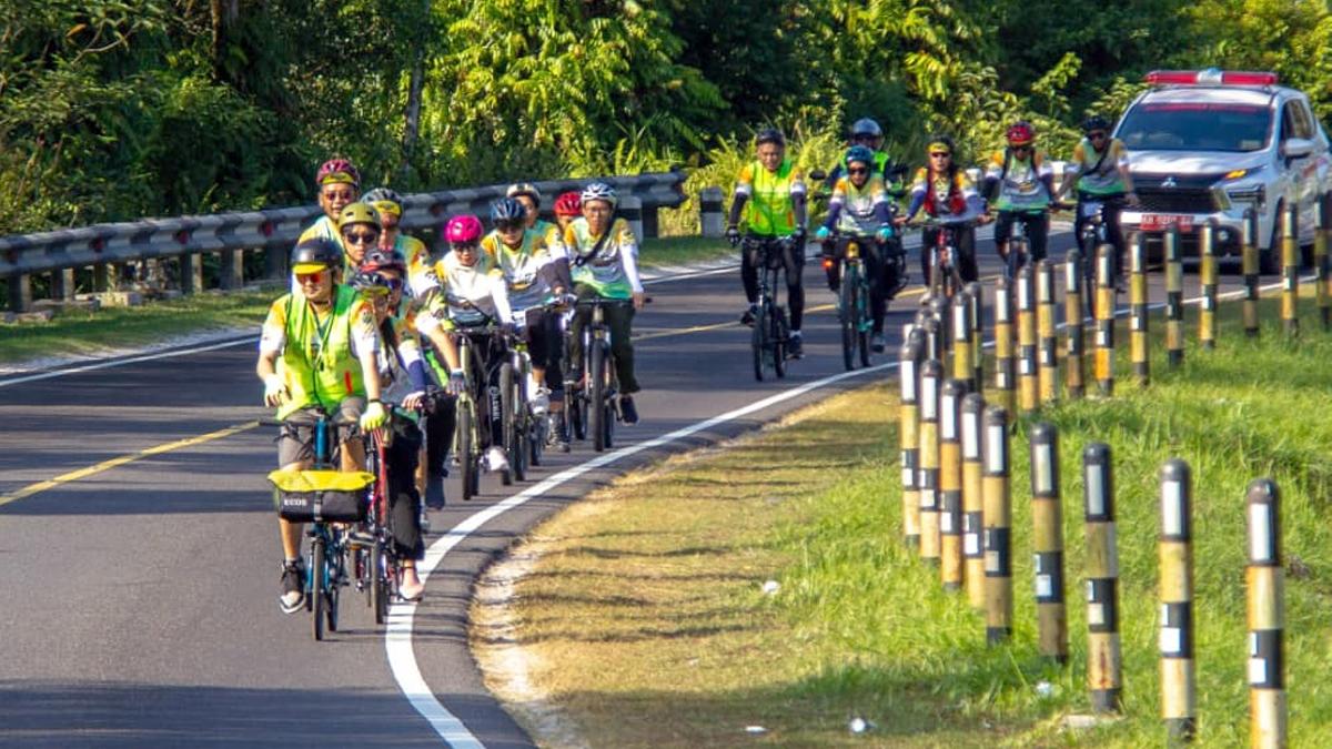 Olahraga bersepeda bisa menjadi sarana merajut persaudaraan di tiap perjalanan.