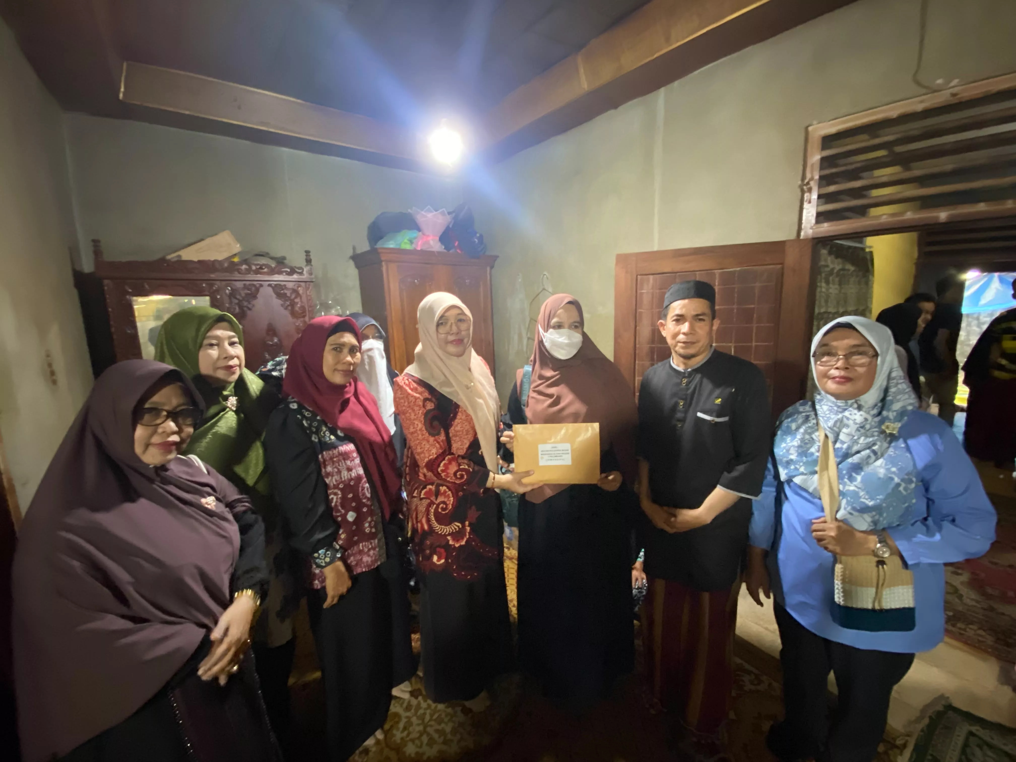 Kepala MAN 1 Palembang dan Rombongan Takziah ke Rumah Duka Ayahanda Beni Iskandar