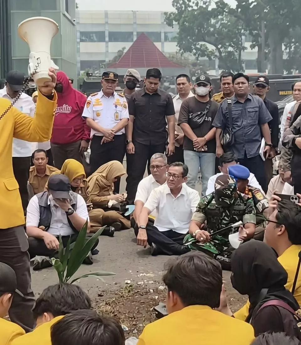 Herman Deru Kembali Digeruduk soal Karhutla, Mahasiswa Pertanyakan Banpres Rp100 Miliar