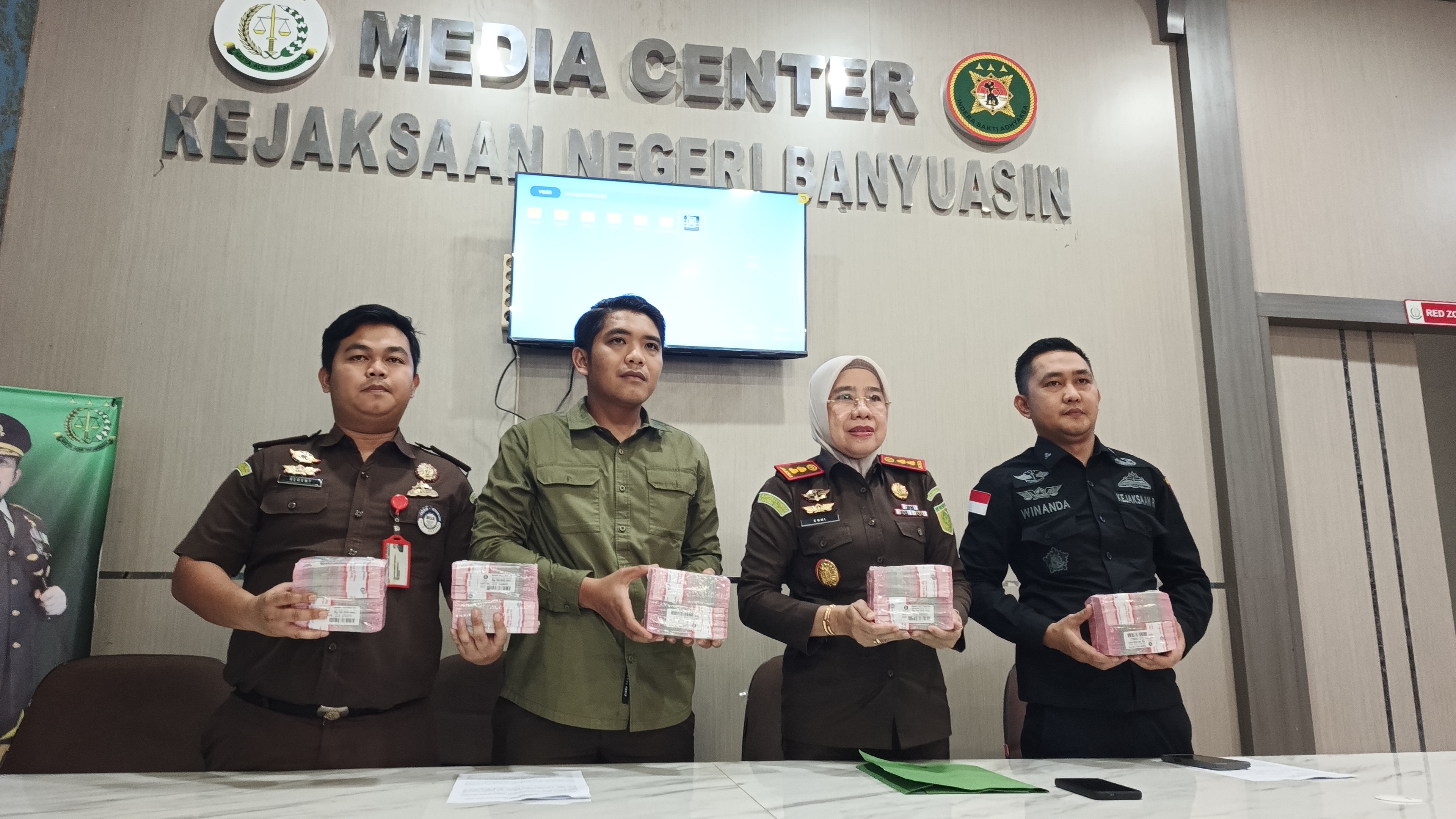 Kejaksaan Negeri Banyuasin Menyita Uang Senilai Rp. 500 Juta Sebagai Alat Bukti.