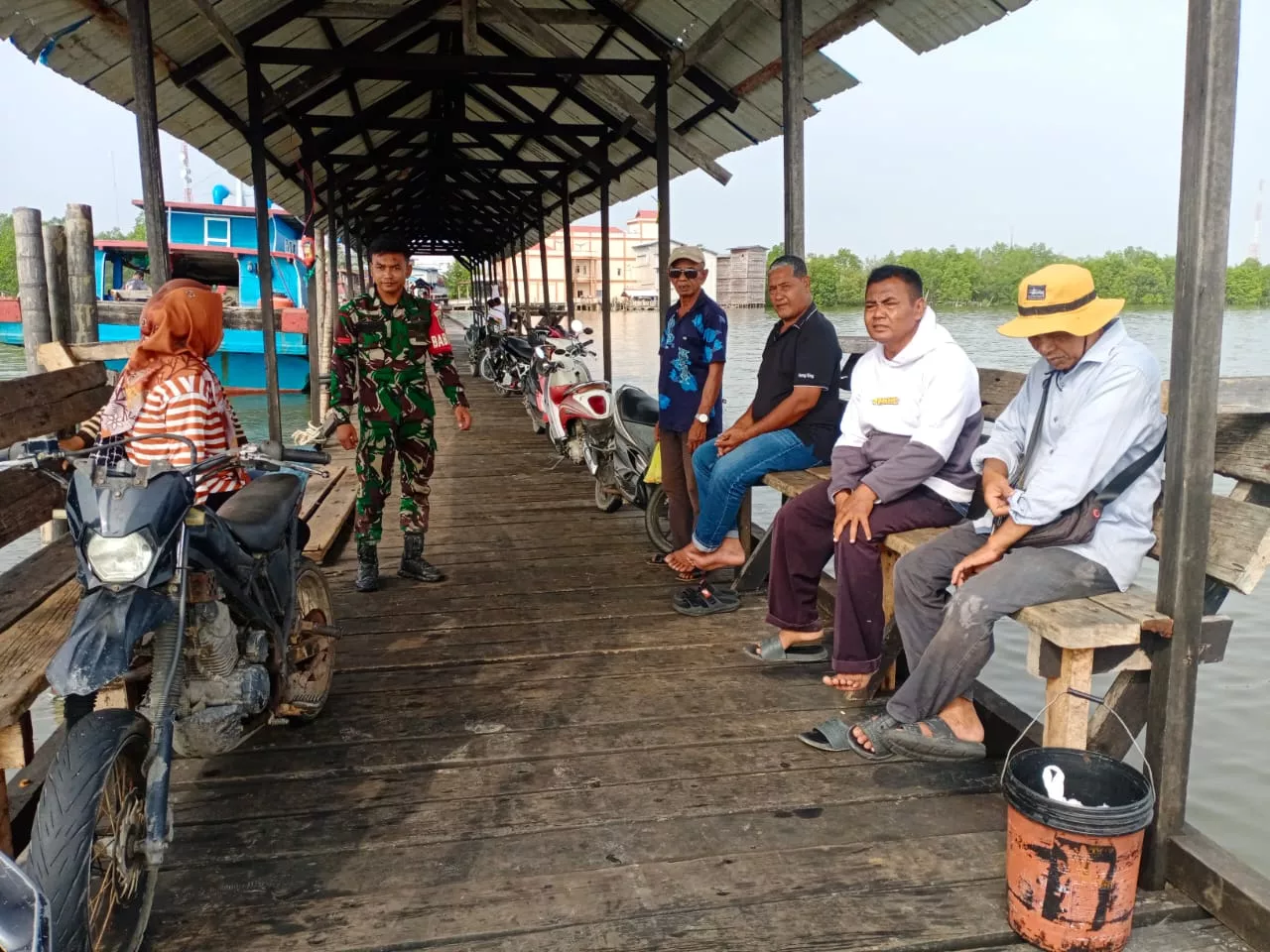 Babinsa Koramil 06/Merbau Perkuat Komsos di Kampung Pancasila Teluk Belitung