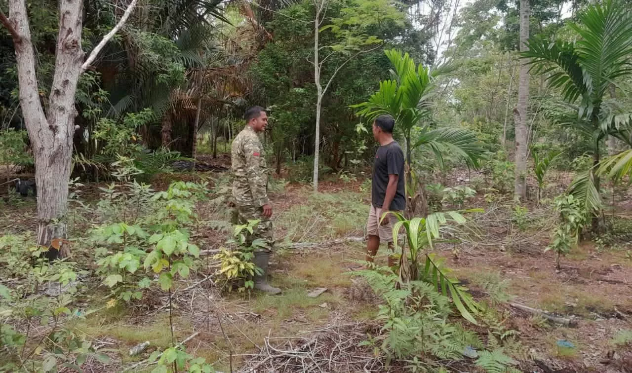 Bangun Kesiapsiagaan Bersama Warga, Babinsa Merbau Tekankan Larangan Pembakaran Lahan di Renak Dungun