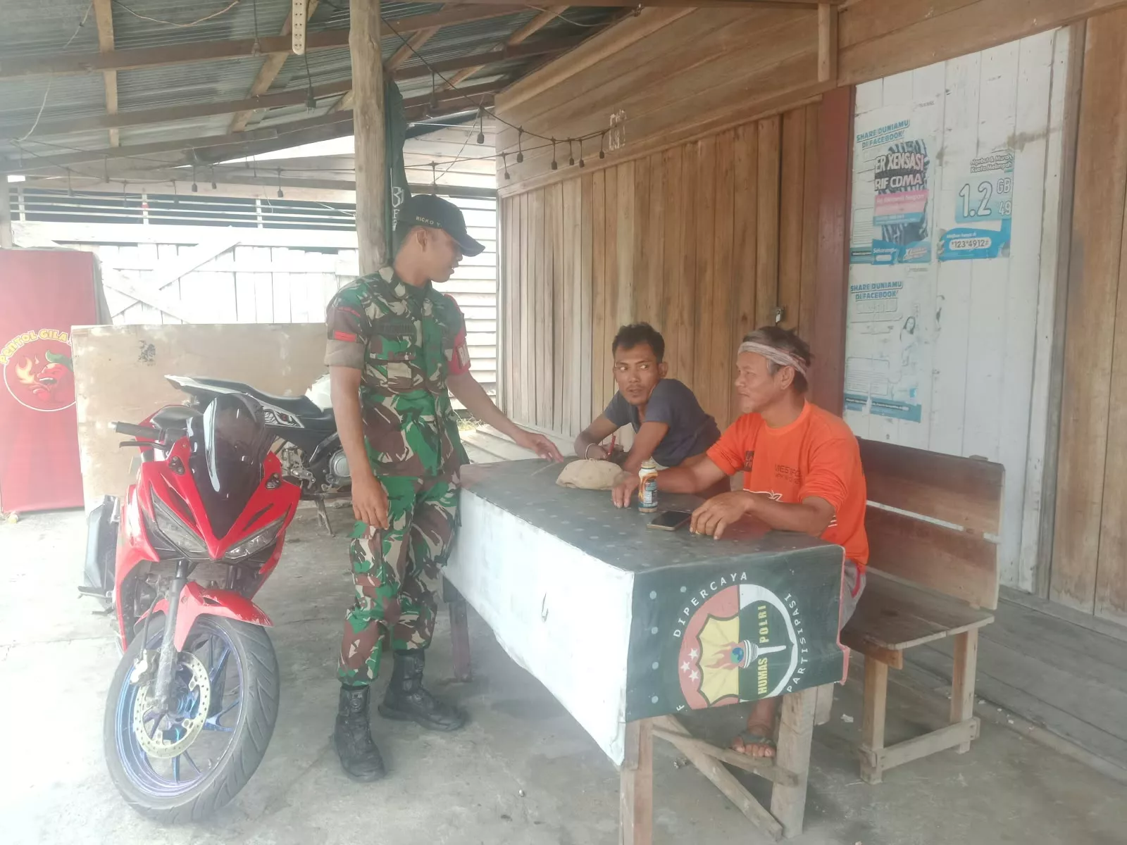 Babinsa Koramil 06/Merbau Ajak Warga Teluk Belitung Perkuat Persatuan di Kampung Pancasila
