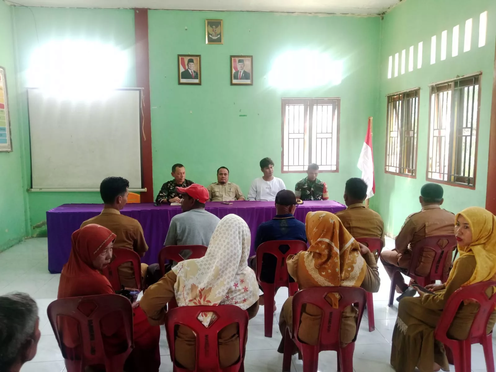 TNI Ajak Warga Desa Mayang Sari Cegah Karhutla di Lahan Gambut