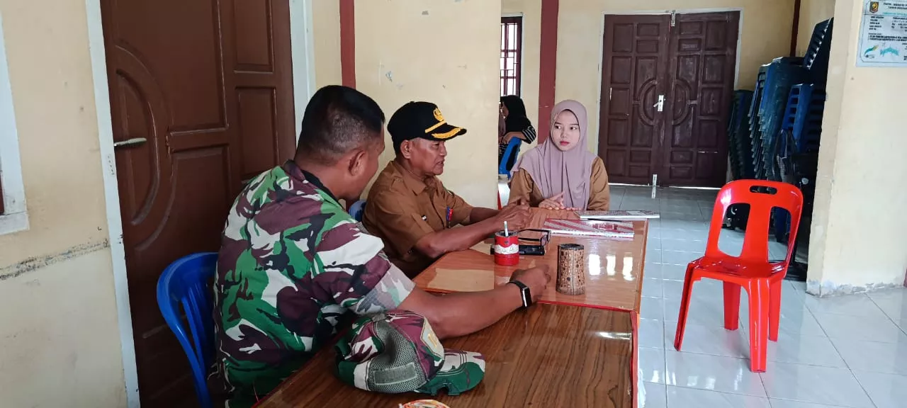 Babinsa Merbau Komsos di Kampung Pancasila, Pererat Kebersamaan Warga