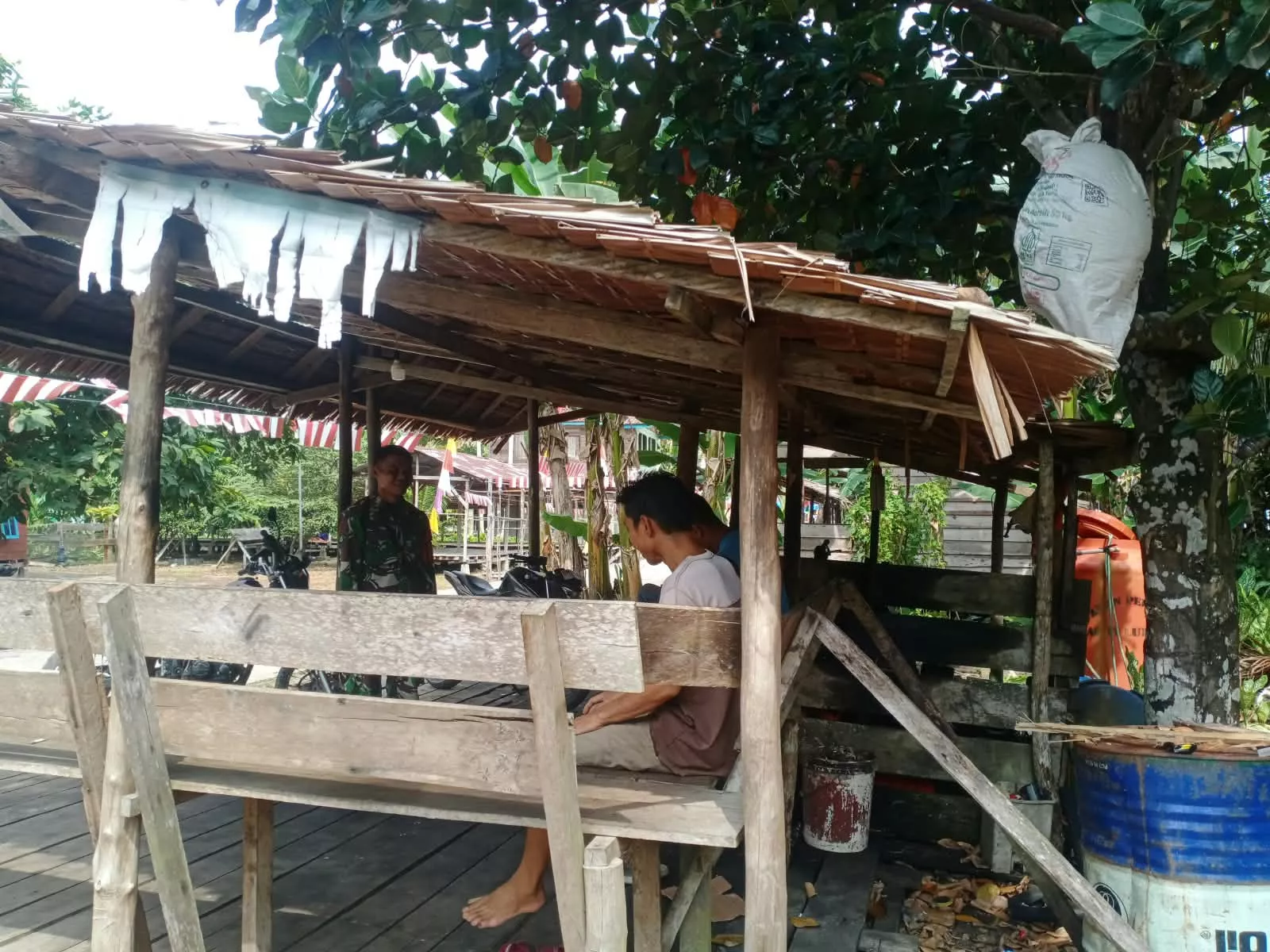 Babinsa Koramil Merbau Ajak Warga Kampung Pancasila Jaga Persatuan dan Gotong Royong