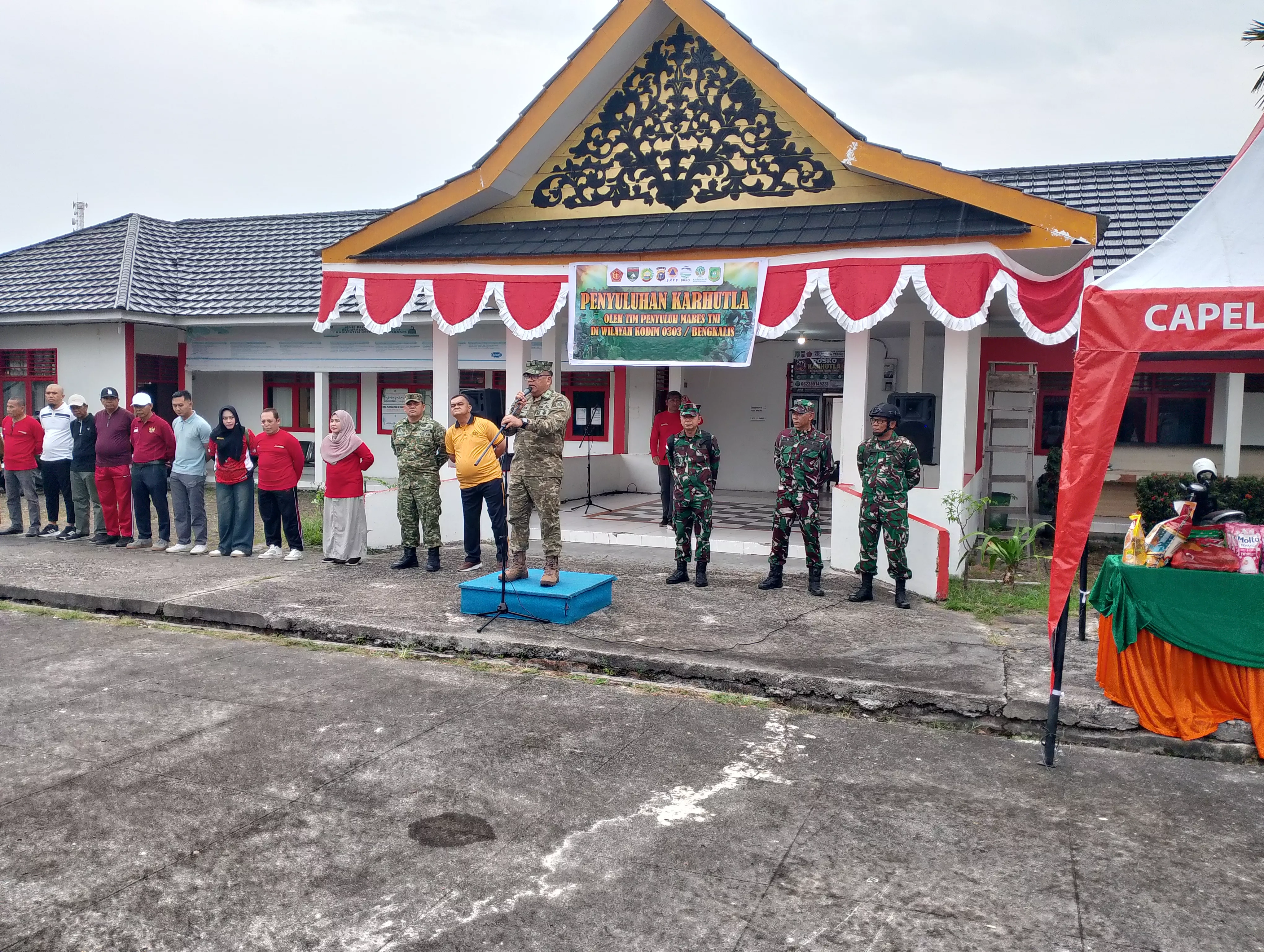 Tim Mabes TNI Edukasi Warga Tebing Tinggi Cegah Karhutla di Meranti