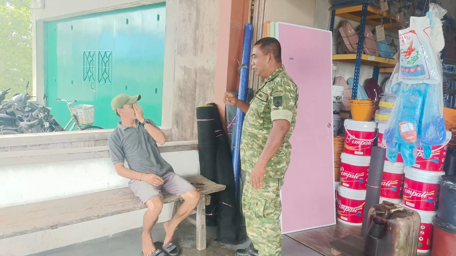Jaga Kondusivitas Wilayah Binaan, Babinsa Merbau Rutinkan Komunikasi Sosial Bersama Masyarakat