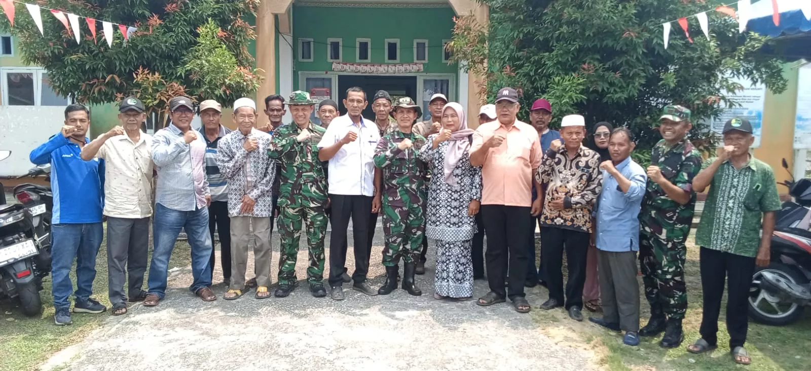 Mabes TNI Sosialisasi Karhutla di Desa Mengkopot, Warga Usul Alat Berat