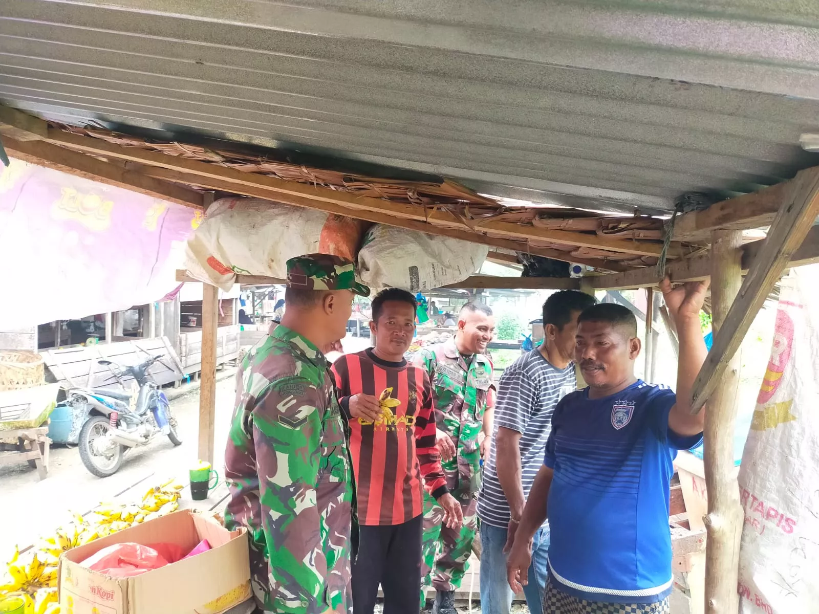 Komsos Babinsa Koramil 06/Merbau Jadi Momentum Pererat Silaturahmi di Kampung Pancasila