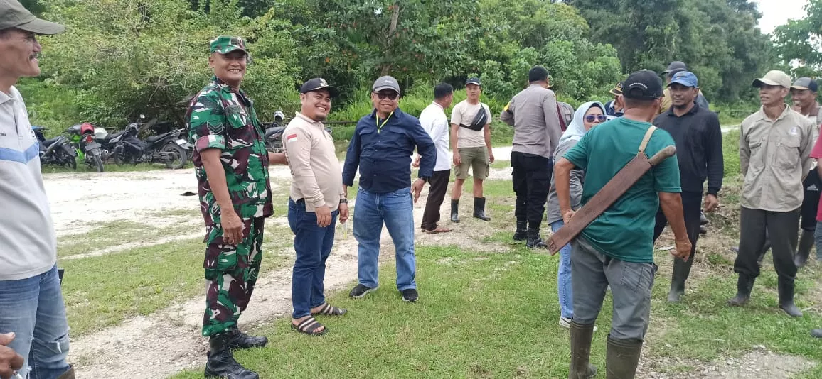 Babinsa Merbau Komsos di Kampung Pancasila Teluk Belitung, Perkuat Persatuan Warga