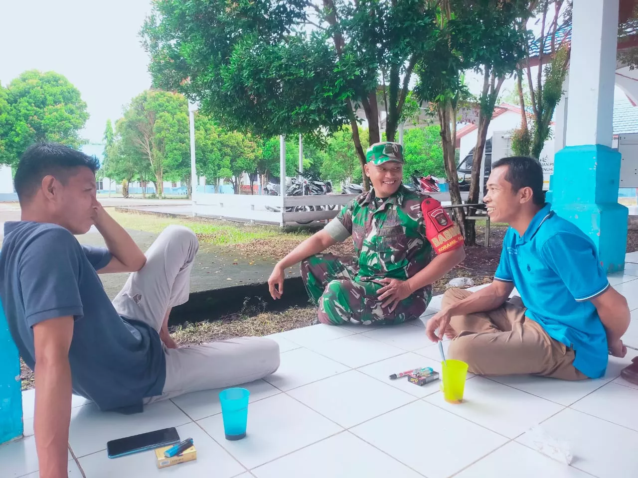 Babinsa Merbau Komsos di Kampung Pancasila, Pererat Persatuan Warga