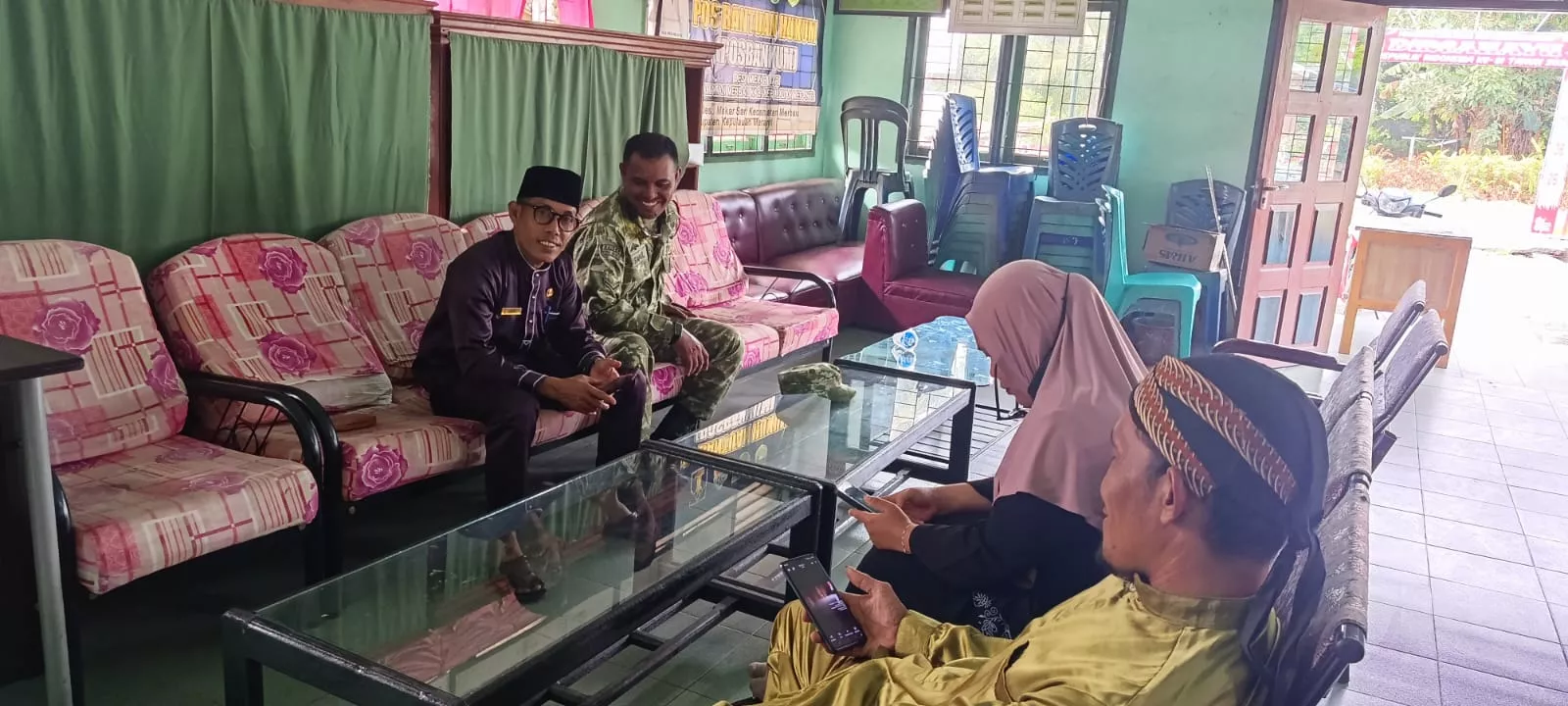 Hidupkan Semangat Gotong Royong, Babinsa Koramil 06/Merbau Sapa Warga Binaan di Teluk Belitung
