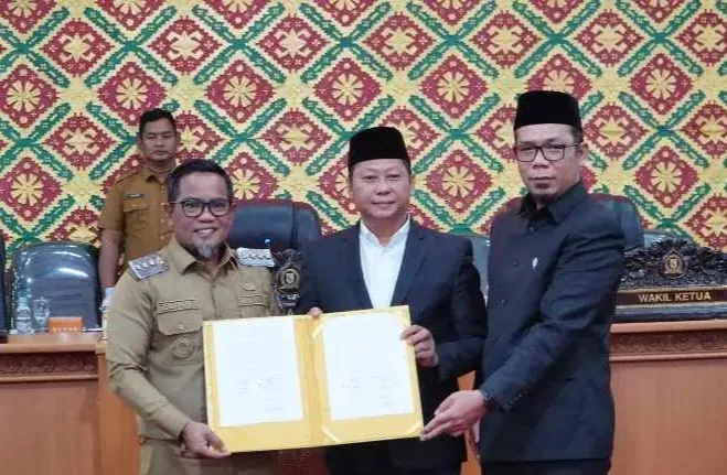 DPRD Ketok Palu APBD-P 2026 Pelalawan: Fokus Layanan Dasar dan Penanganan Bencana