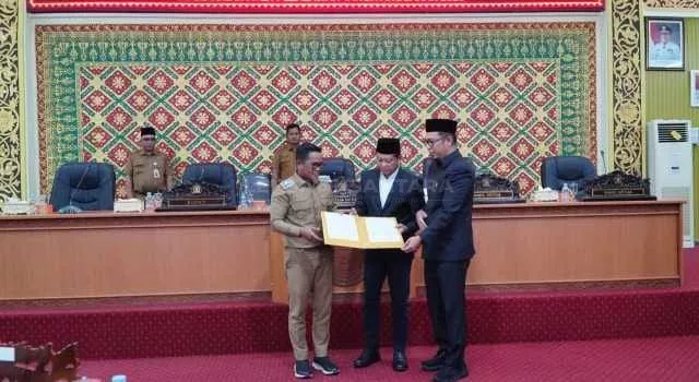 DPRD Ketok Palu APBD-P 2026 Pelalawan: Fokus Layanan Dasar dan Penanganan Bencana