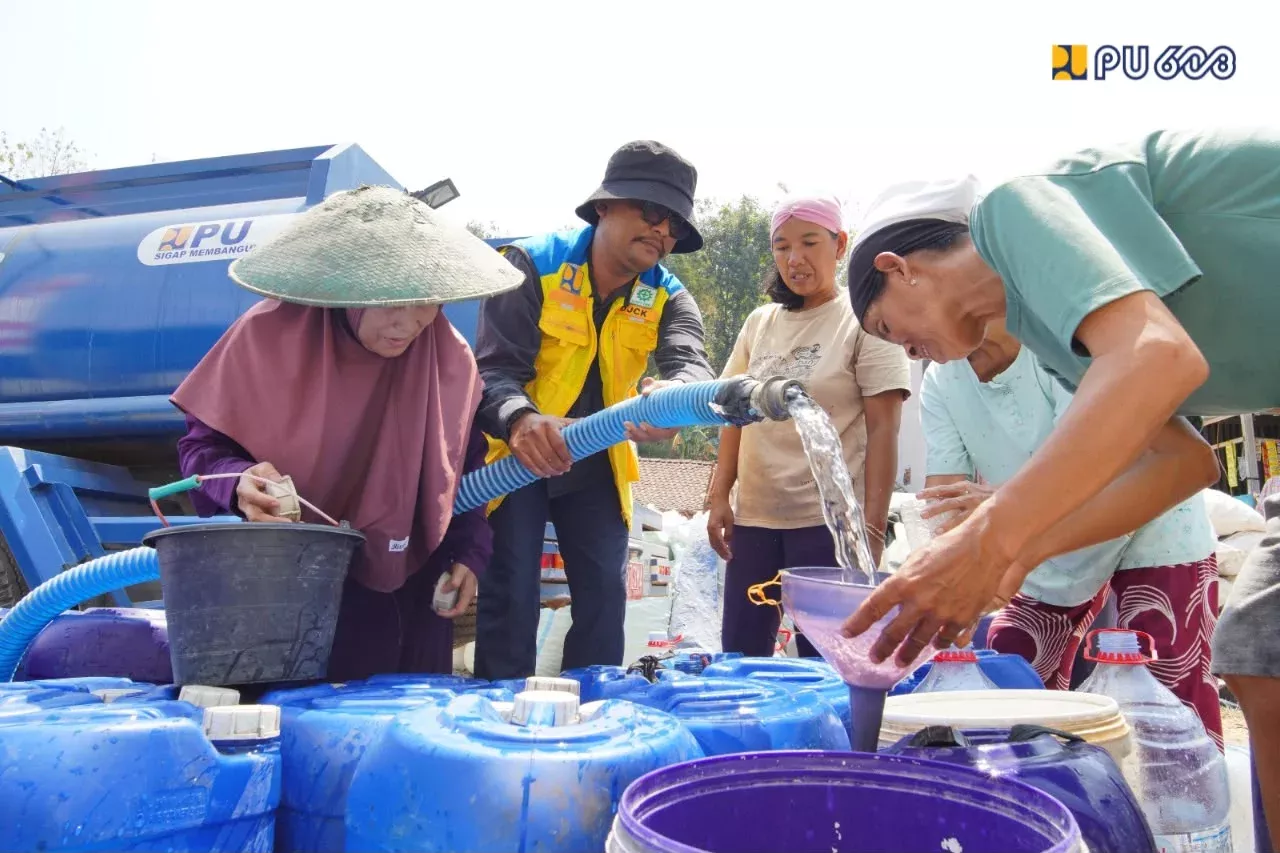 Mitigasi Kekeringan: Menteri PU Dody Hanggodo Gelontorkan 23,2 Juta Liter Air Bersih di Jawa