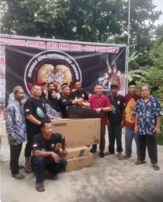 Peduli Pelestarian Budaya, H. Saniman Serahkan Bantuan Sound System untuk Reog Gembong Bawono Seikijang