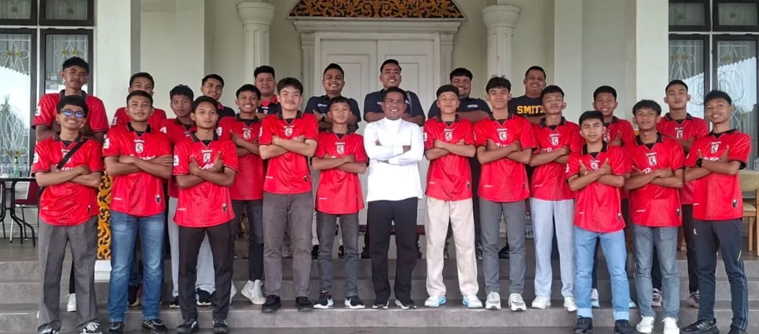 Bupati Zukri lepas Atlet Futsal Pelalawan ikuti Kejurda Piala Gubernur