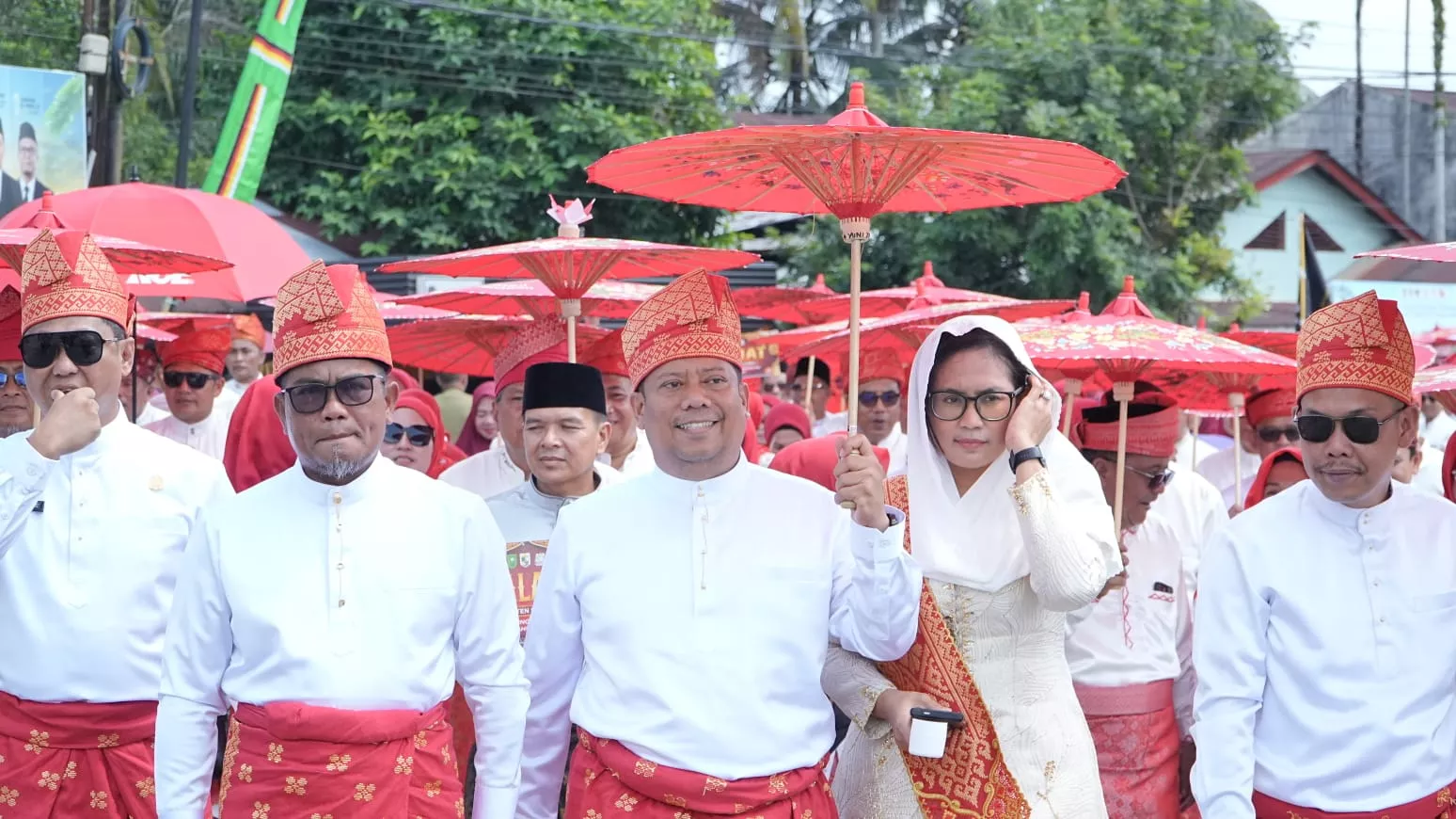 Bupati Pelalawan Ikuti Pawai Ta'aruf MTQ ke-44 Tingkat Provinsi Riau di Kuansing