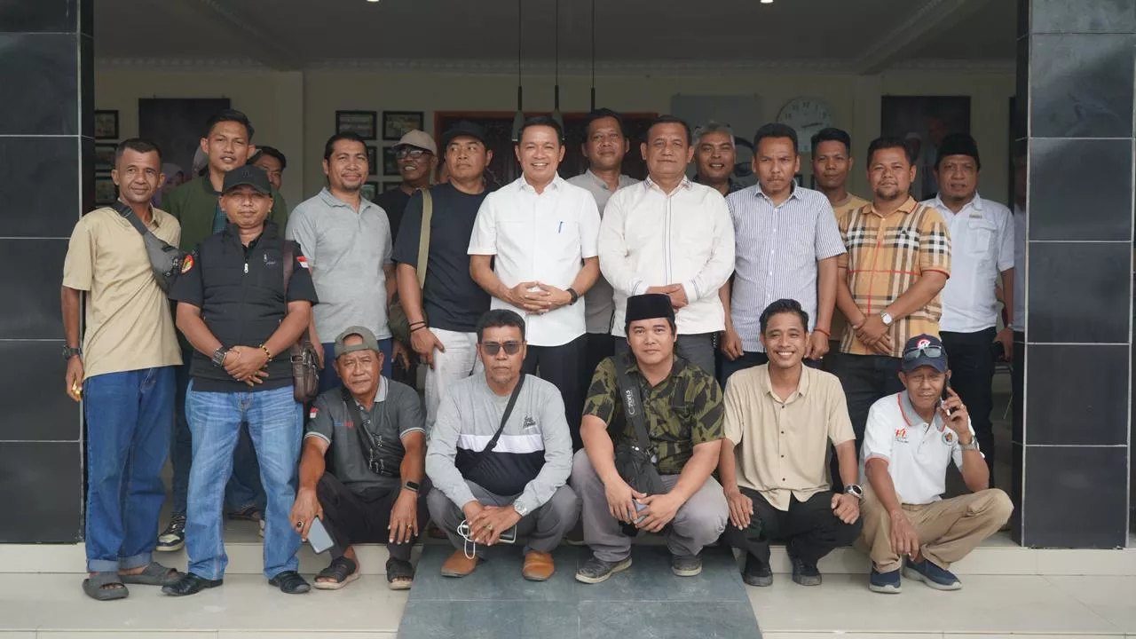 Pejabat Anti Jaim! Wabup Pelalawan Husni Tamrin Ngakak Sampai Lupa Nasi Sudah Habis