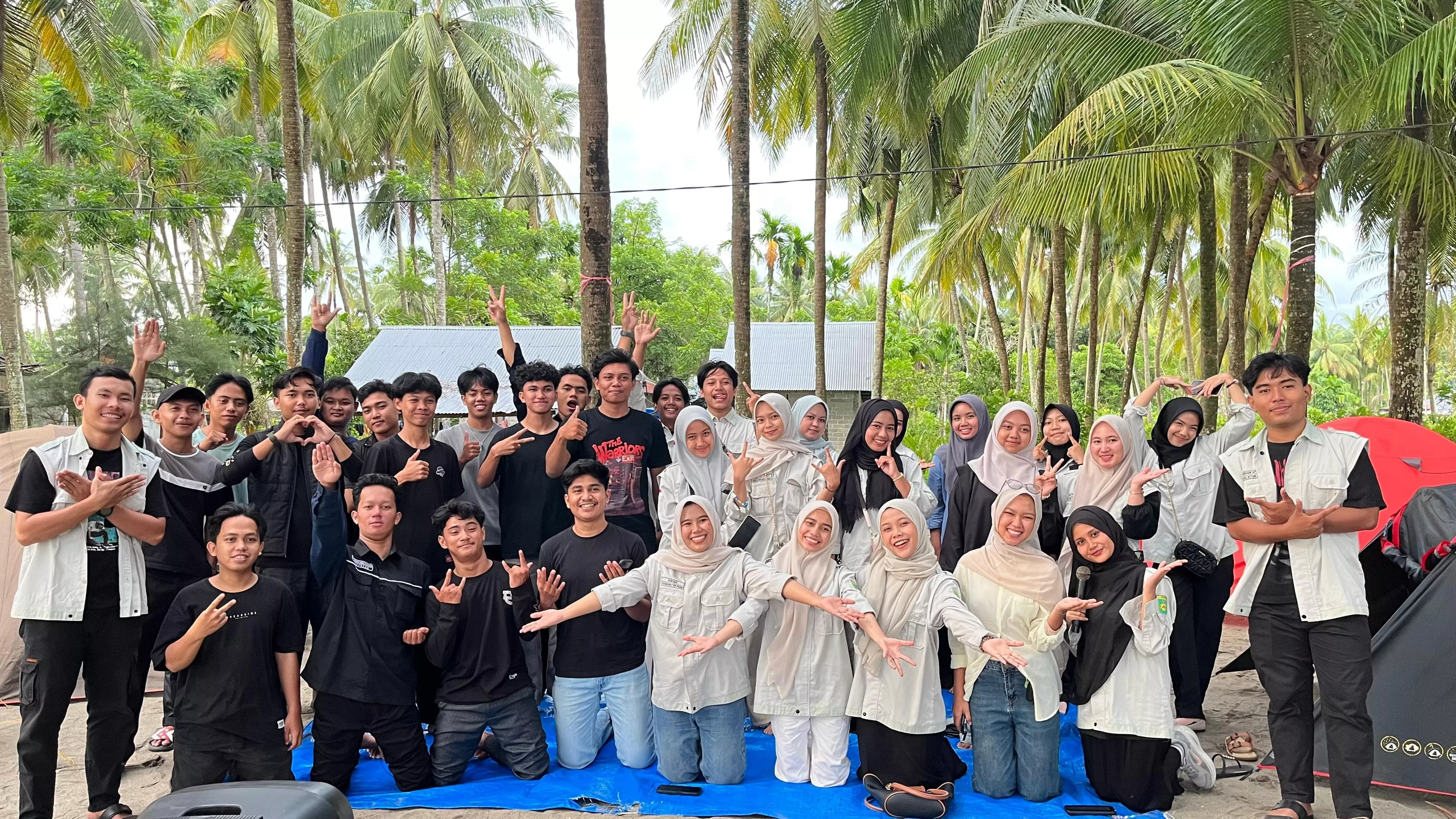 Hangatkan Solidaritas di Rantau, IMAPPEL Sumbar Gelar Makrab Seru di Pantai Jambak