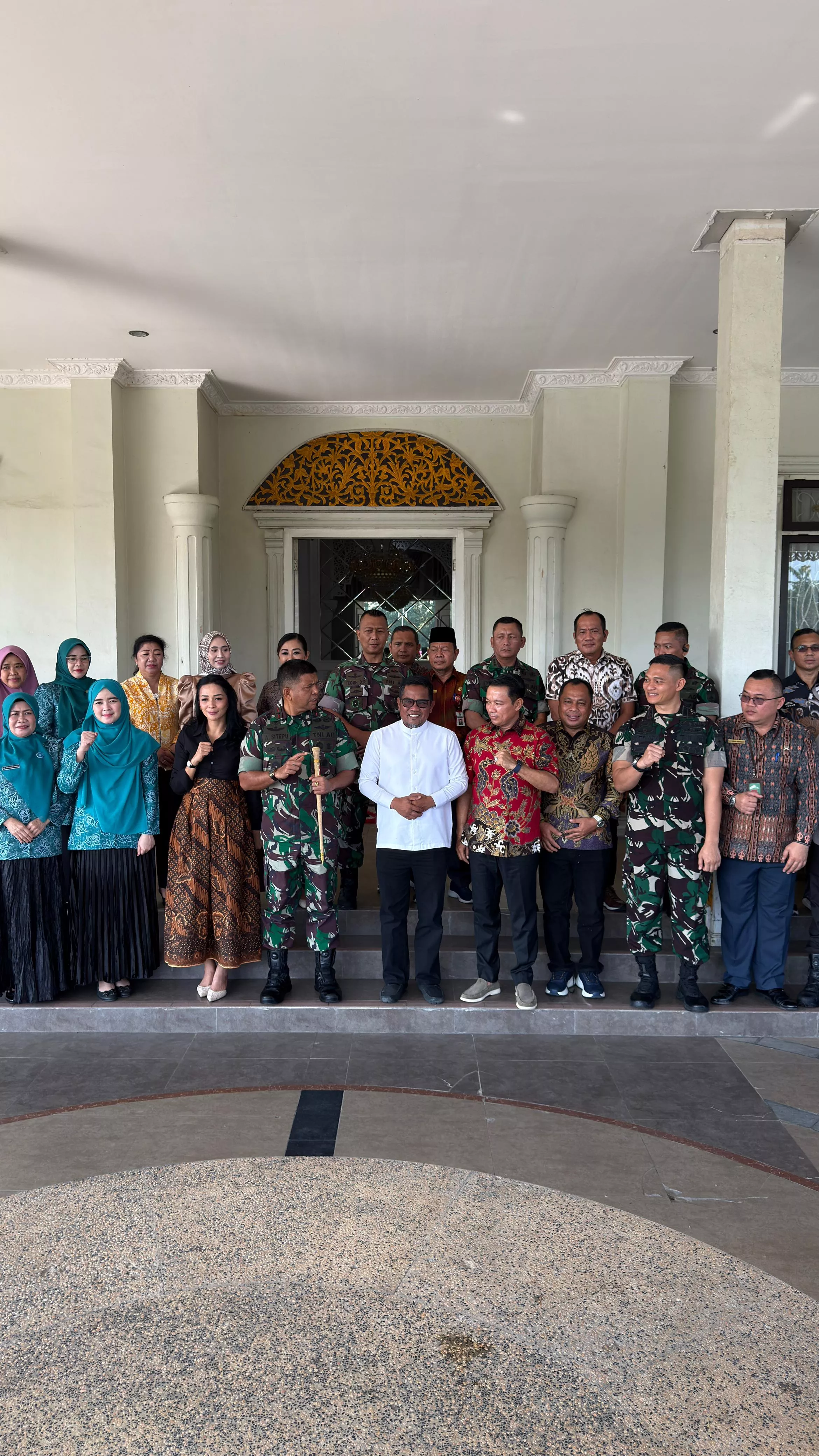 Bupati dan Wabup Sambut Kunjungan Danrem 031/Wira Bima di Rumah Dinas Bupati