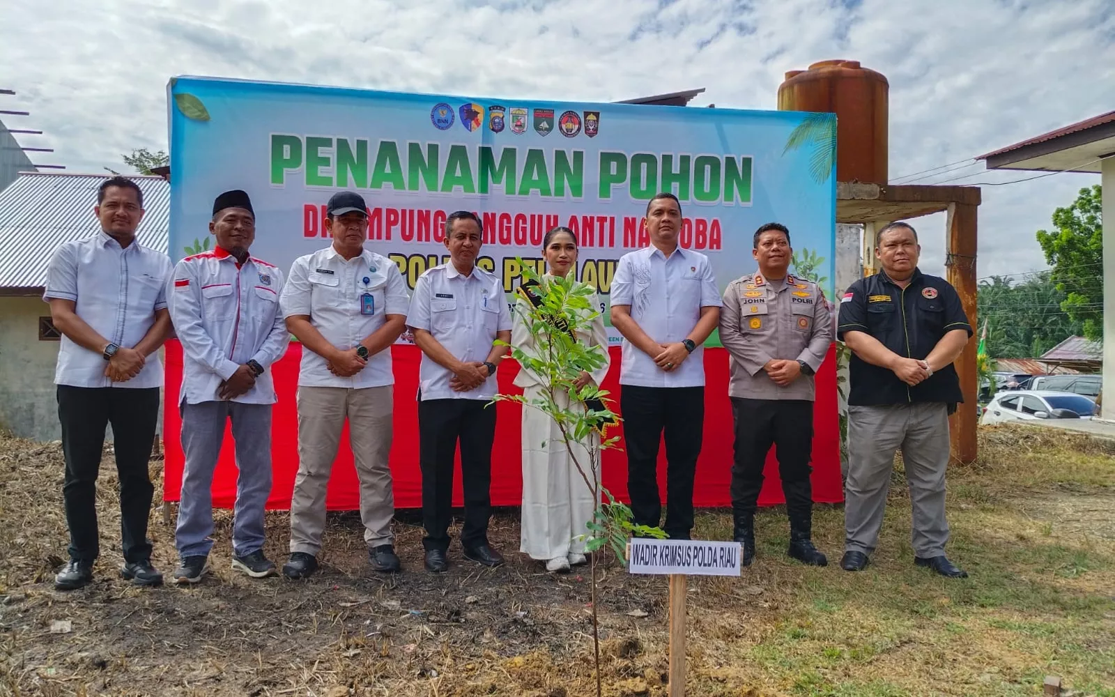 Desa Makmur “Naik Kelas”! Kapolres Pelalawan Gaungkan Kampung Tangguh Narkoba Sekaligus Gerakan Hijau