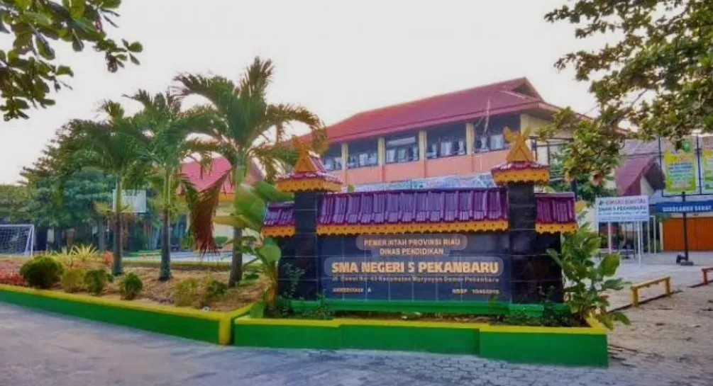 SMAN 5 Pekanbaru Tetapkan Pembelajaran Penuh Daring Mulai Besok